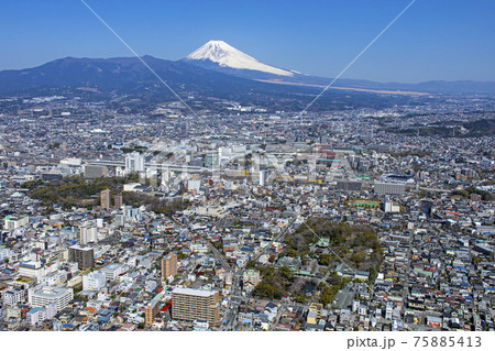 三島市と富士山・三島市街並み・2021撮影・空撮 三島市と富士山・三島市街並み・2021撮影・空撮 75885413