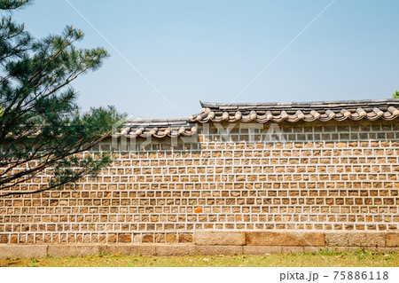 Korean traditional stone wall at Jongmyo Shrine in Seoul, Korea 75886118