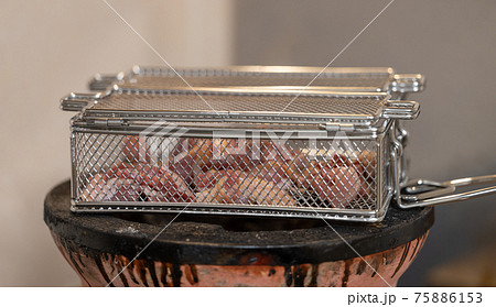 鶏の炭火焼 75886153