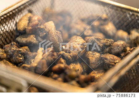 鶏の炭火焼 75886173