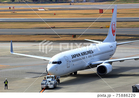 大阪国際空港　JAL　滑走路　タキシング 75886220