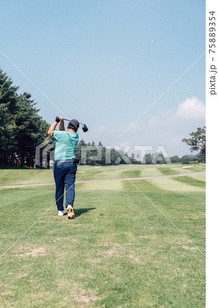 ゴルフ ゴルフ場 男性 75889354