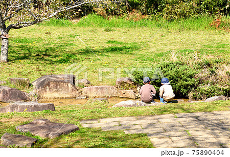 春休みの子供たち 春休みの子供たち 75890404