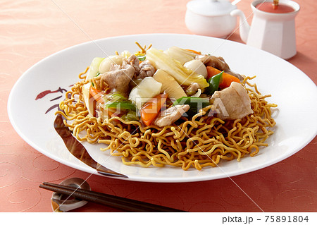 ゴロゴロ野菜と豚肉の長崎風皿うどん 75891804