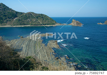 島根半島　須々海海岸の洗濯岩 75892747