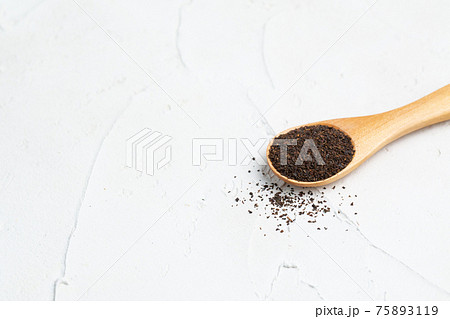 紅茶の茶葉 75893119