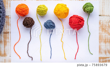 Balls of yarn composition 75893679