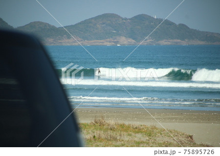 宮崎の海とサーファー 宮崎の海とサーファー 75895726