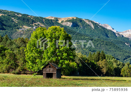 Landscape view of the mountains around Le Bourg d'Oisans in France 75895936