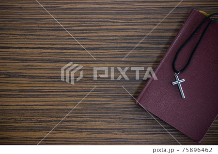 Crosses and book on a wooden table Crosses and book on a wooden table 75896462