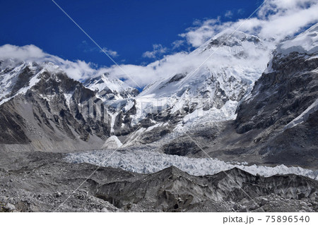 ネパールのエベレストベースキャンプとクーンブ氷河の写真素材