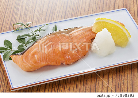 鮭の塩麹焼 75898392