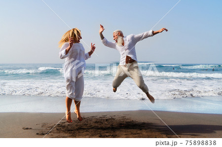 lifestyle with caucasian senior couple 75898838