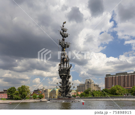 Moskow (Moskva) River  and the Peter the Great Statue, Russia. View from tourist pleasure boat. It was designed by the Zurab Tsereteli. erected in 1997 75898915