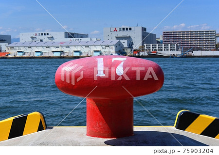 大阪天保山岸壁の係船柱 75903204