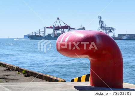 大阪天保山岸壁の係船柱 大阪天保山岸壁の係船柱 75903205