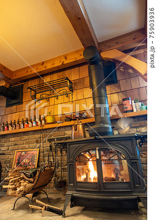 暖炉 75903936