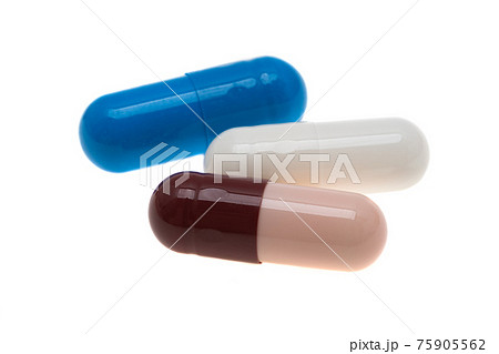 medical capsules isolated medical capsules isolated 75905562