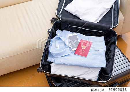 海外旅行の準備、荷ほどき キャリーバッグとパスポート 海外旅行の準備、荷ほどき キャリーバッグとパスポート 75906058