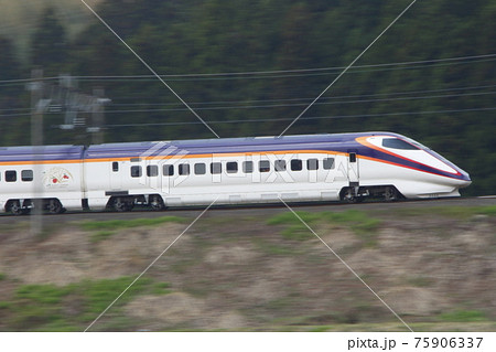 山形新幹線E3系2000番台（新塗装・側面） 75906337