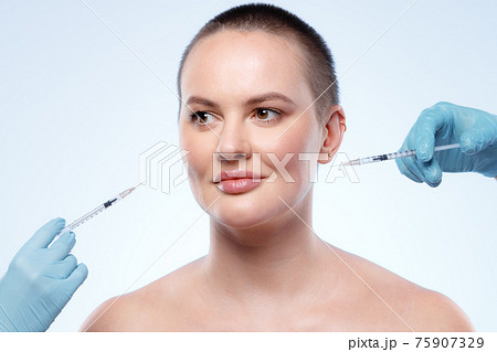 Beautiful woman with short hair gets a beauty injection in her face 75907329