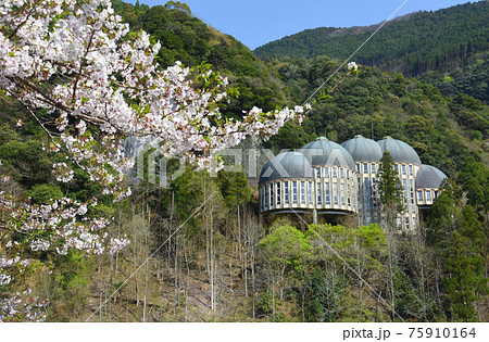 熊本県球磨村のエジソンミュージアムと桜 熊本県球磨村のエジソンミュージアムと桜 75910164