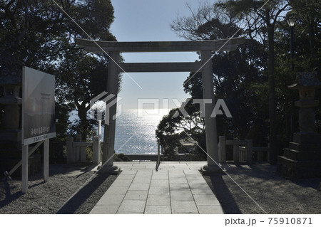 大洗磯前神社の海が見える鳥居 75910871