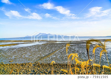 諫早湾と雲仙普賢岳 諫早湾と雲仙普賢岳 75911505