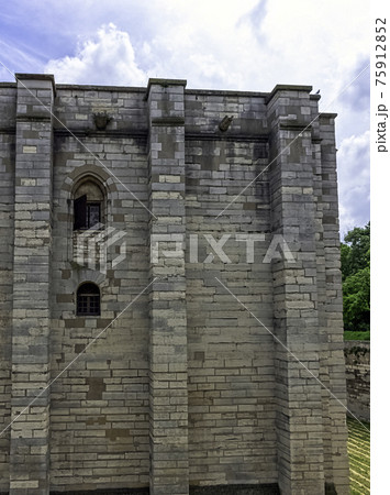 French royal fortress in the town of Vincennes 75912852