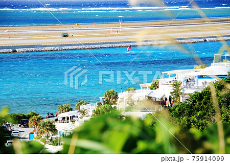 沖縄の風景(ウミカジテラスと空港) 75914099