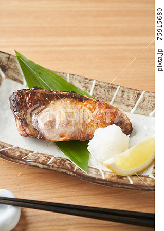 ぶりの塩焼き 75915680
