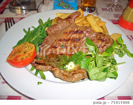 ギリシアの肉汁たっぷりのステーキ料理 ギリシアの肉汁たっぷりのステーキ料理 75915906
