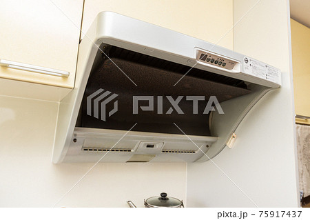 汚れた換気扇 75917437