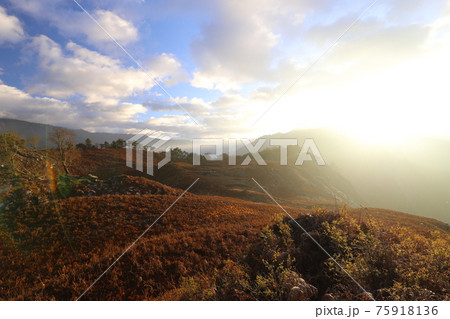 山脈 山岳 ヒルズ 75918136