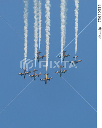 アラブ首長国空軍アクロバットチーム「アル・フルサン」 アラブ首長国空軍アクロバットチーム「アル・フルサン」 75920556