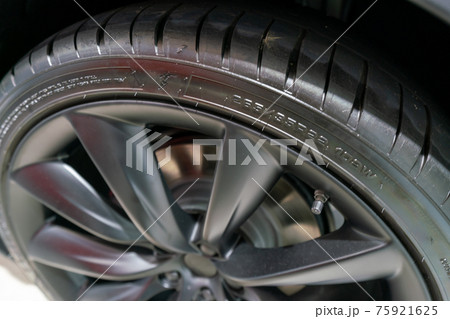 電気自動車　次世代　環境配慮　SUV　22インチ　265/35R 75921625