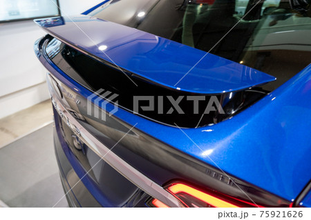 電気自動車　次世代　環境配慮　SUV　可変リアウイング 75921626