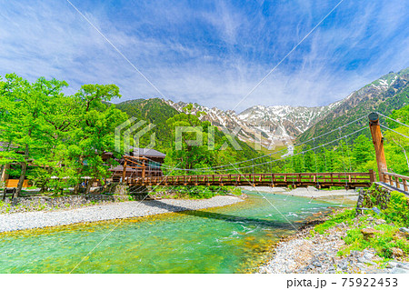 初夏の上高地 河童橋と明神岳 【長野県】 初夏の上高地 河童橋と明神岳 【長野県】 75922453