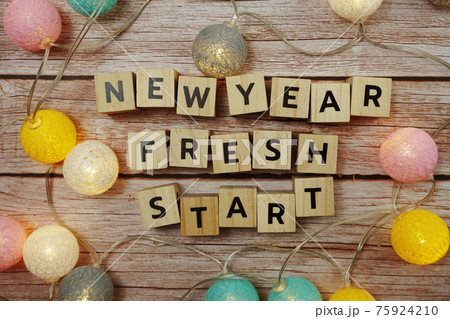 New Year Fresh Start alphabet letter on wooden background 75924210