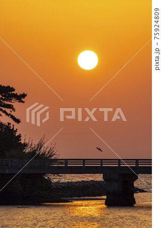 一貴山川の夕日 一貴山川の夕日 75924809