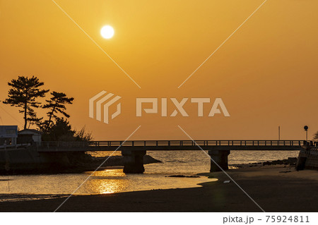 一貴山川の夕日 一貴山川の夕日 75924811