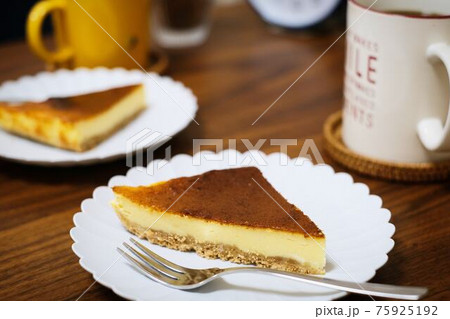 最近我が家で定番になりました。手作りチーズケーキ。焼き加減もばっちりで、とても美味しい。 最近我が家で定番になりました。手作りチーズケーキ。焼き加減もばっちりで、とても美味しい。 75925192
