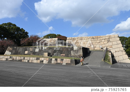 ＜皇居＞　東御苑　天守台　東京都千代田区 75925765