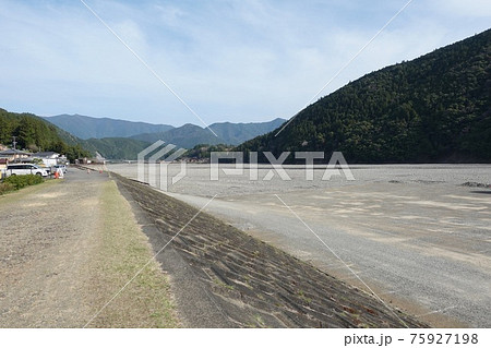 熊野本宮大社 大斎原バス停から見る熊野川 75927198