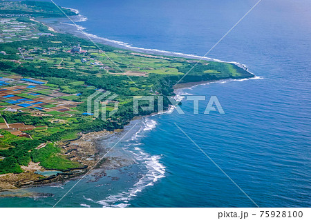 荒崎(最南端)や喜屋武岬など沖縄本島南端部を空撮 荒崎(最南端)や喜屋武岬など沖縄本島南端部を空撮 75928100