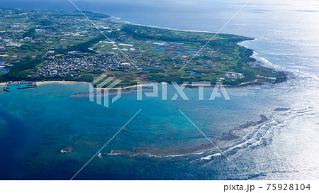 荒崎(最南端)や喜屋武岬など沖縄本島南端部を空撮 荒崎(最南端)や喜屋武岬など沖縄本島南端部を空撮 75928104