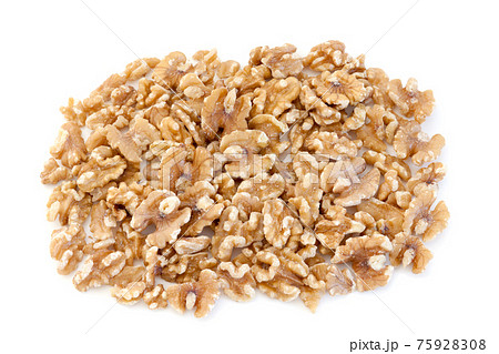 製菓材料やパン作りに生くるみ【白背景】 75928308