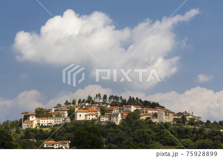 Vipava valley in Gorice region, Slovenia 75928899