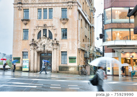 【京都府】9月・雨降る祇園四条周辺の街並み 【京都府】9月・雨降る祇園四条周辺の街並み 75929990
