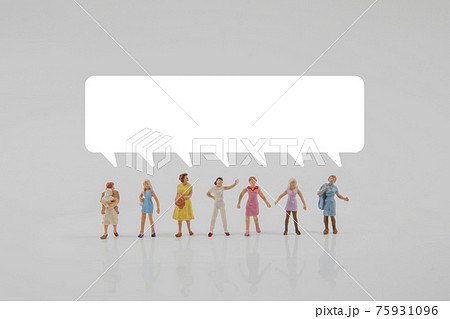 声をあげる女性たち 75931096